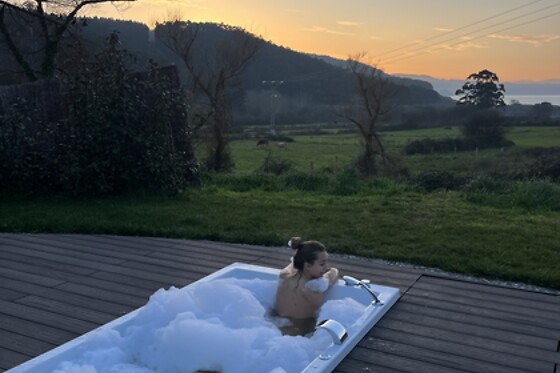 Una noche bajo las estrellas en una burbuja con desayuno para 2 en Luzada Glamping Burbujas en Xove (Lugo)