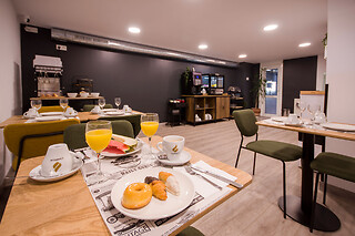 Una noche en habitación triple con desayuno para 3 en U Hotel Darío Lugo** en Lugo