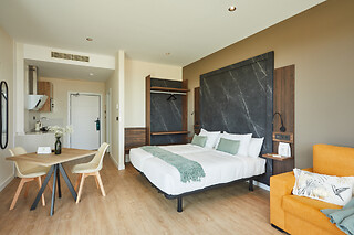 Una noche con experiencia bienestar en estudio con balcón para 2 en Apartamentos Silken Fontibre Iberia &Spa en Nestares (Cantabria)