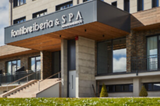 Una noche con experiencia bienestar en estudio con balcón para 2 en Apartamentos Silken Fontibre Iberia &Spa en Nestares (Cantabria)