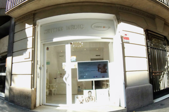 Un tratamiento corporal para una persona en Centre Mèdic Depilprof en Barcelona