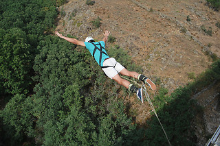 Salto de puenting en Buitrago del Lozoya (Madrid)