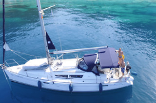 Paseo privado en velero en Barcelona