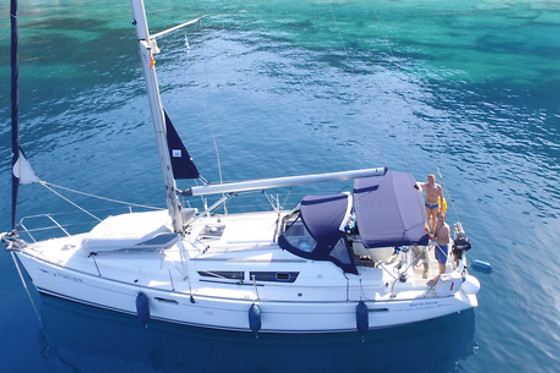 Paseo privado en velero en Barcelona