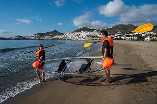 Una ruta en kayak para 1 en Clear Kayak en Nijar (Almería)