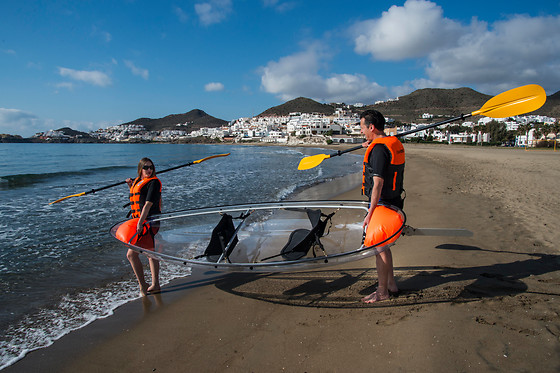 Una ruta en kayak para 1 en Clear Kayak en Nijar (Almería)