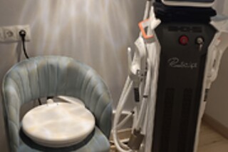 Un tratamiento facial personalizado con aparatologia avanzada para 1 en Onda Advanced Aesthetics en Marbella (Málaga)