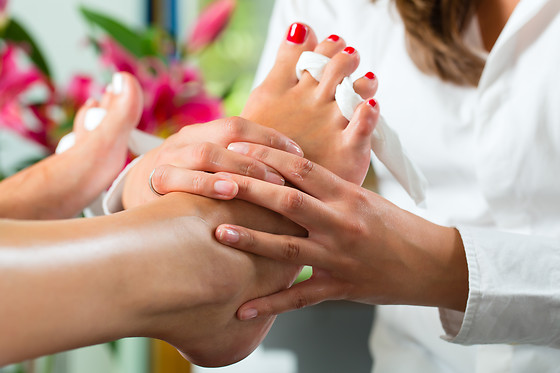 Dos pedicuras básicas para 1 en Divina Dama en Barcelona