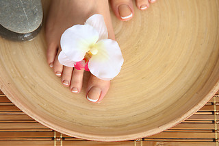 Una pedicura completa y una manicura premium para 1 en Marsya - Centro de Estética Avanzada en Madrid