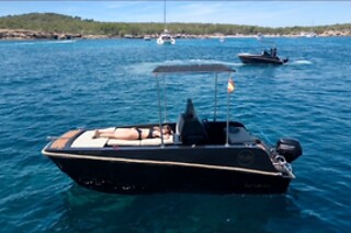 Un alquiler de un barco para 2 en Black Boats Ibiza en Ibiza