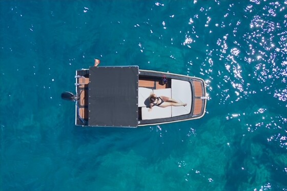 Un alquiler de un barco para 2 en Black Boats Ibiza en Ibiza