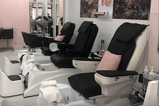 Una manicura y pedicura para 1 en Divinity Body Nails en Las Palmas de Gran Canaria