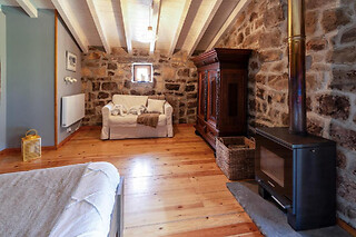 Una noche en cabaña para 2 adultos y 2 niños en Cabaña Pasiega Las Suertes en San Pedro del Romeral (Cantabria)