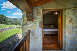 Una noche en cabaña para 2 adultos y 2 niños en Cabaña Pasiega Las Suertes en San Pedro del Romeral (Cantabria)