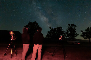 Una actividad de observación astronómica para 1 adulto y 1 niño en Astroturismo La Estación en Aldeanueva del Camino (Cáceres)