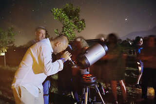 Una actividad de observación astronómica para 1 adulto y 1 niño en Astroturismo La Estación en Aldeanueva del Camino (Cáceres)