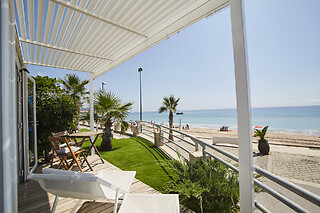 Una noche con desayuno en cabaña para 2 en Alannia Costa Dorada en Almadrava (Tarragona)