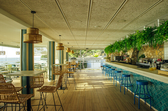 Una noche con desayuno en cabaña para 2 en Alannia Costa Dorada en Almadrava (Tarragona)