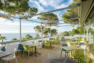 Una noche con desayuno en cabaña para 2 en Alannia Costa Dorada en Almadrava (Tarragona)