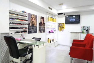 Cuatro sesiones de presoterapia adelgazante y una recolocación lumbar para 2 en Studio reina beauty salón en Valencia