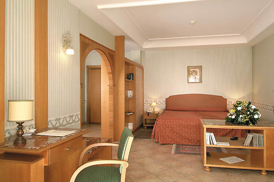 American Hotel - photo 2