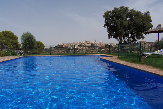 Dos noches con desayunos para 2 adultos y 1 niño en Hotel Cigarral El Bosque***** en Toledo