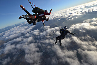 Un salto en paracaídas para 1 en I Jump Skydive en Casas de los Pinos (Cuenca)