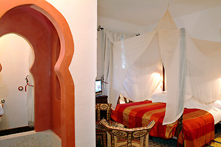 Disfrute de un merecido descanso en habitación romántica especial con bañera de hidromasaje además de un desayuno para 2 en Hotel Boutique Alcoba del Rey de Sevilla*** en Sevilla