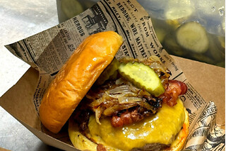 Una comida o cena para 2 en La Miguelita Burger en Albacete