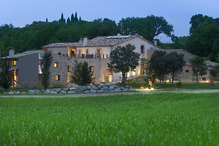 Una noche con desayuno, cena y detalle para 2 en Can Clotas Hotel Masía en Cistella (Girona)