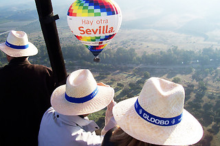 Un vuelo en globo para 1 adulto y 1 niño en Gloobo en Guadix (Granada)