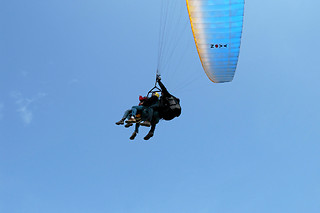 Un bautizo de vuelo en parapente para 2 en Parapent Entrenúvols en Ager (Lleida)