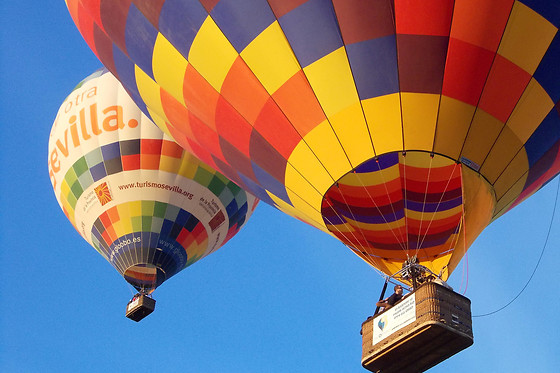 Un vuelo en globo para 1 adulto y 1 niño en Gloobo en Guadix (Granada)