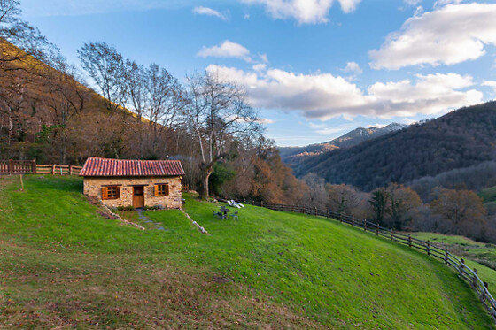 Una noche para 2 en Kabania El Bosque en Nava (Asturias)