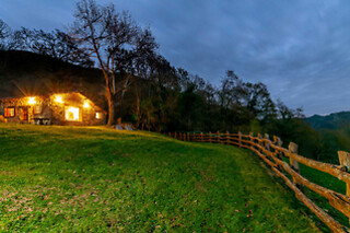 Una noche para 2 en Kabania El Bosque en Nava (Asturias)