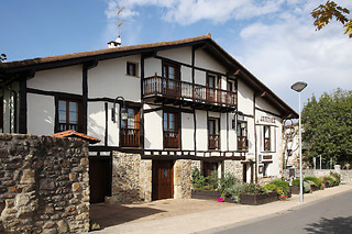 Una noche con desayuno para 3 en Casa Rural Barazar en Donostia San Sebatián (Guipúzcoa)