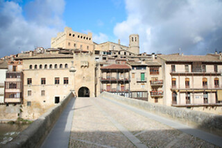Una visita guiada a Valderrobres y una cata de productos para 2 en Turismo Matarraña en Valderrobres (Teruel)