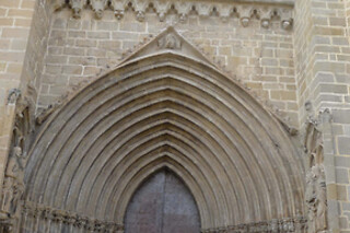 Una visita guiada a Valderrobres y una cata de productos para 2 en Turismo Matarraña en Valderrobres (Teruel)