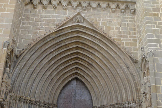 Una visita guiada a Valderrobres y una cata de productos para 2 en Turismo Matarraña en Valderrobres (Teruel)