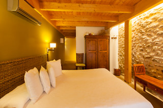 Una noche con desayuno para 2 en Hotel Boutique Niu de Sol*** en Palau Saverdera (Girona)