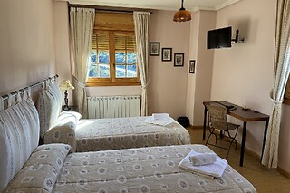 Dos noches con desayunos para 4 en Hotel Pico Espiguete** en Alba de los Cardaños (Palencia)
