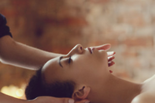 Un masaje relajante de cuello y cabeza para 1 en Centro de Shiatsu Ki Kai en Madrid