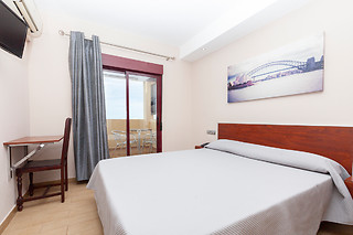 Una noche con desayuno y cena para 2 en Olympia Ronda II*** en El Puig Santa María (Valencia)
