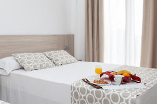Una noche con desayuno y cena para 2 en Olympia Ronda II*** en El Puig Santa María (Valencia)