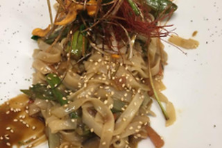 Una comida o cena para 2 en Me-aptc en Oviedo (Asturias)