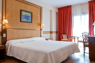 Una noche con desayuno para 2 adultos y 1 niño en Hotel Intur Orange**** en Benicássim (Castellón)