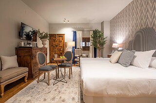 Dos noches con desayunos para 2 adultos y 1 niño en Hotel Palacio de los Salcedo**** en Baeza (Jaén)