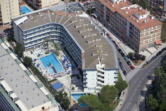Dos noches con desayunos para 2 en Hotel GHT Aquarium & Spa**** en Lloret de Mar (Girona)