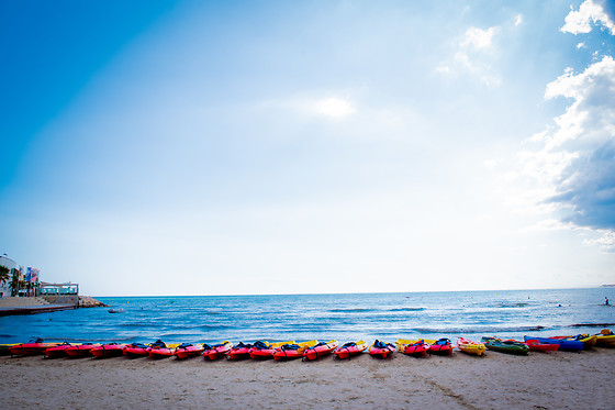 Alquiler 2 kayaks dobles sin guía y 1 patín a pedales en Vilanova i la Geltrú (Barcelona)