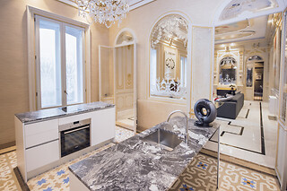 Una noche en suite con desayuno para 2 en Palacio Salvetti Suites**** en Alicante